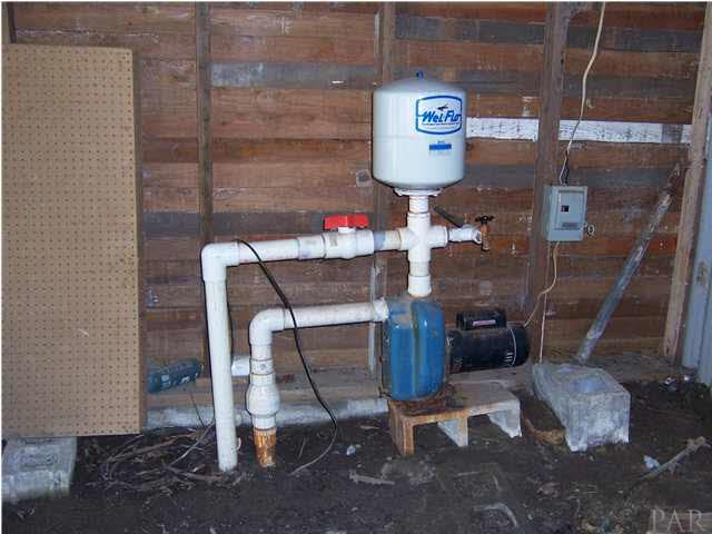 10163 South Loop Road, Unit 1 Pensacola, FL 32507 - Photo 9 of 13 Well pump