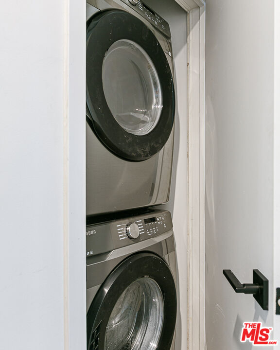 10420 Regent Street, Unit 10424 Los Angeles, CA 90034 - Photo 3 of 12 a close up view of washer and dryer