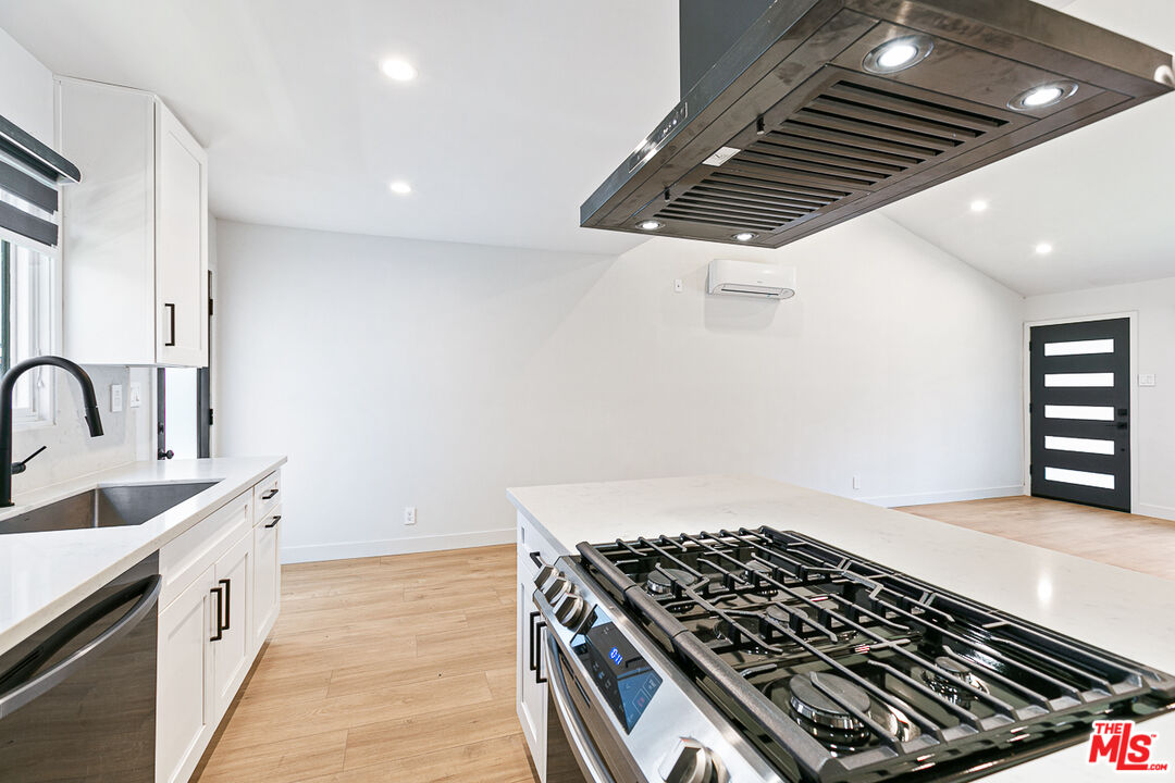 10420 Regent Street, Unit 10424 Los Angeles, CA 90034 - Photo 4 of 12 a kitchen with stove and cabinets