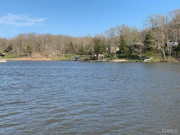 $31,900 | 336 Lake Shore Drive West, New Florence, MO 63363