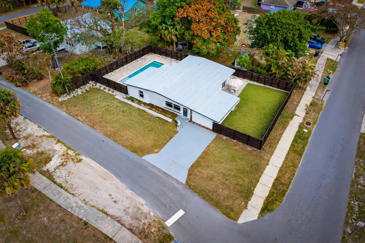 801 Southeast 15th Street Stuart, FL 34994 - Photo 25 of 25 an aerial view of a house having outdoor space