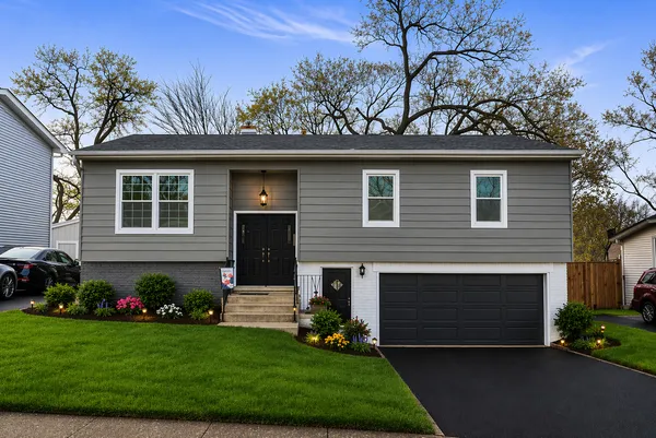 $349,999 | 1364 Leslie Lane East, Glendale Heights, IL 60139