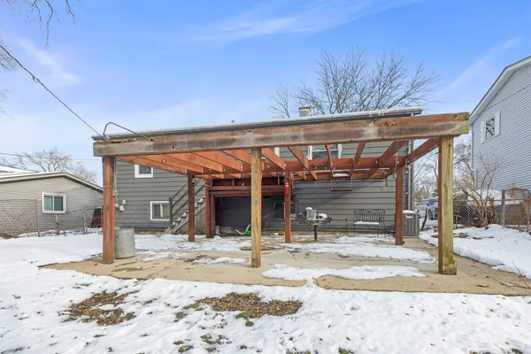 $349,999 | 1364 Leslie Lane East, Glendale Heights, IL 60139