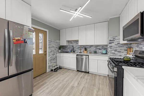 $349,999 | 1364 Leslie Lane East, Glendale Heights, IL 60139