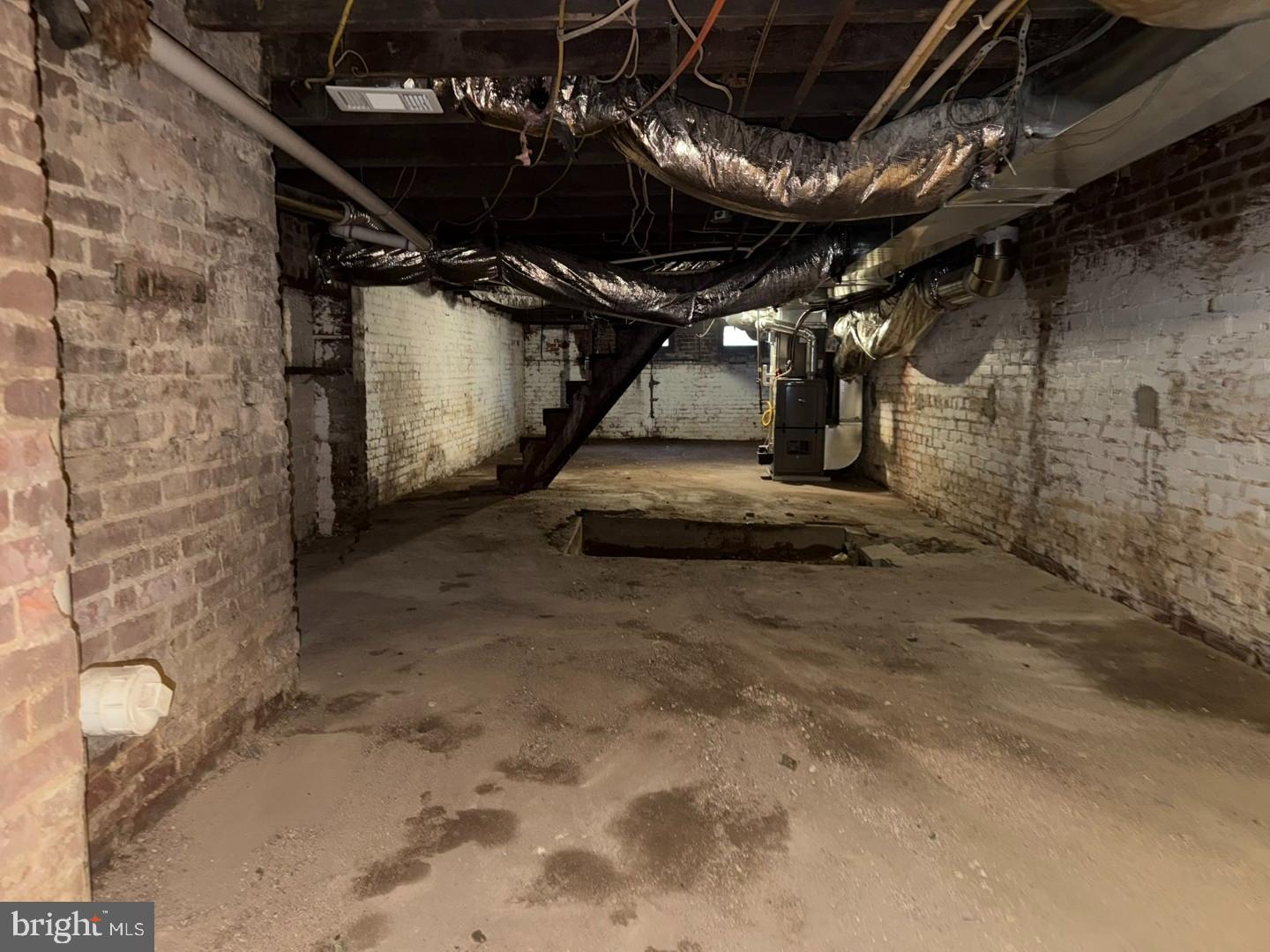 1409 East Lanvale Street Baltimore, MD 21213 - Photo 23 of 25 a view of an empty room