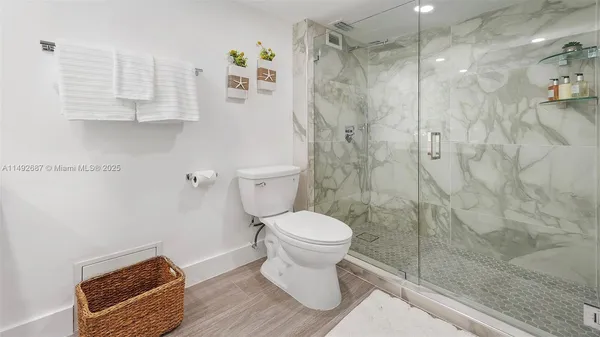 a bathroom with a toilet and a shower