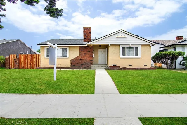 $975,000 | 19324 Victory Boulevard, Reseda, CA 91335