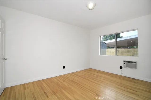 $975,000 | 19324 Victory Boulevard, Reseda, CA 91335