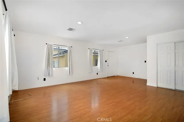 $975,000 | 19324 Victory Boulevard, Reseda, CA 91335