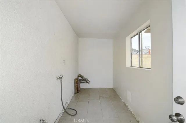 $975,000 | 19324 Victory Boulevard, Reseda, CA 91335