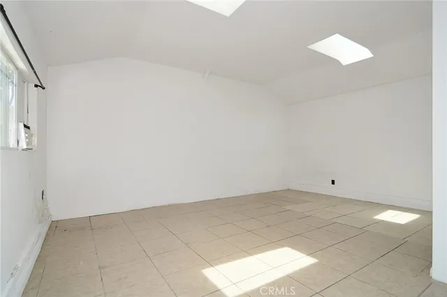 $975,000 | 19324 Victory Boulevard, Reseda, CA 91335