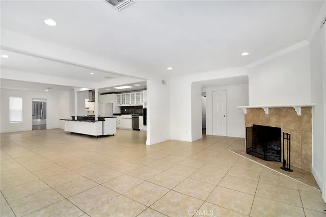 $975,000 | 19324 Victory Boulevard, Reseda, CA 91335