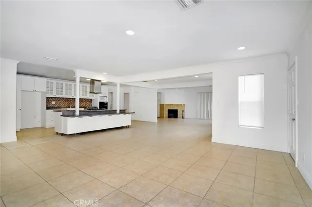 $975,000 | 19324 Victory Boulevard, Reseda, CA 91335