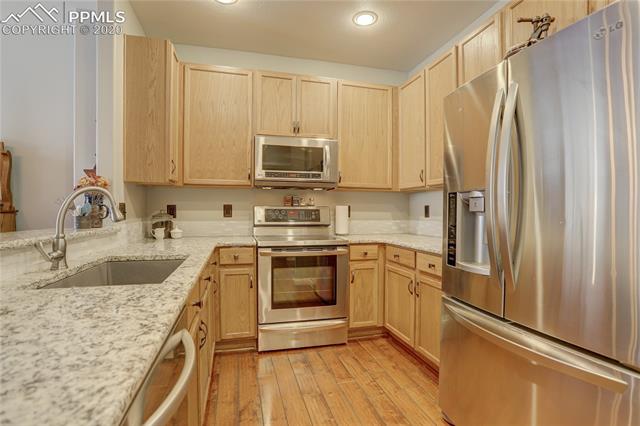 4184 Diamond Ridge View Colorado Springs, CO 80918 - Photo 9 of 18