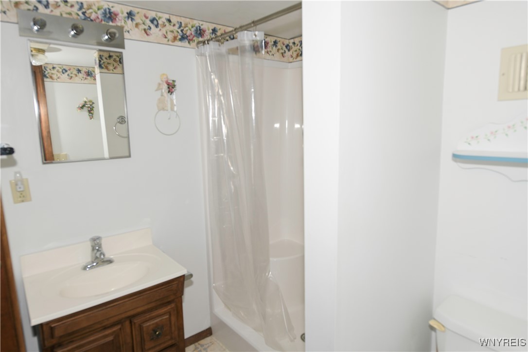 1000 Saunders Settlement Road Niagara Falls, NY 14305 - Photo 19 of 29