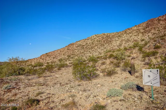 a view of an outdoor space