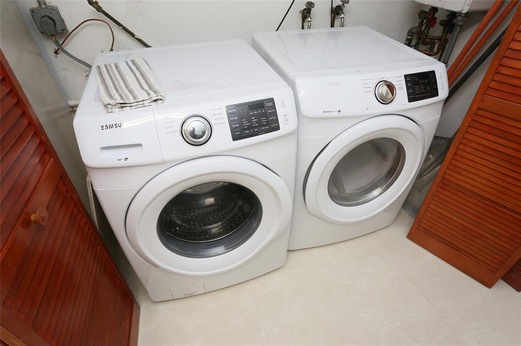 100 Circle Drive Pompano Beach, FL 33062 - Photo 20 of 30 a utility room with dryer and washer