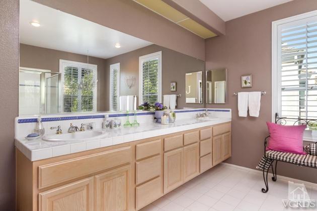 4349 Clearwood Road Moorpark, CA 93021 - Photo 16 of 35 a bathroom with 2 sink tub and a mirror