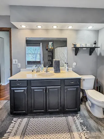 $300,000 | 2584 West Red Oak Road, Freeport, IL 61032