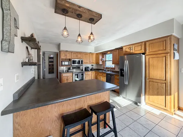 $300,000 | 2584 West Red Oak Road, Freeport, IL 61032