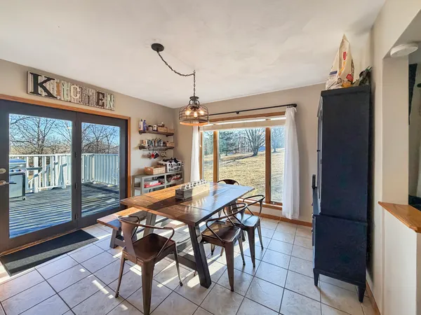 $300,000 | 2584 West Red Oak Road, Freeport, IL 61032