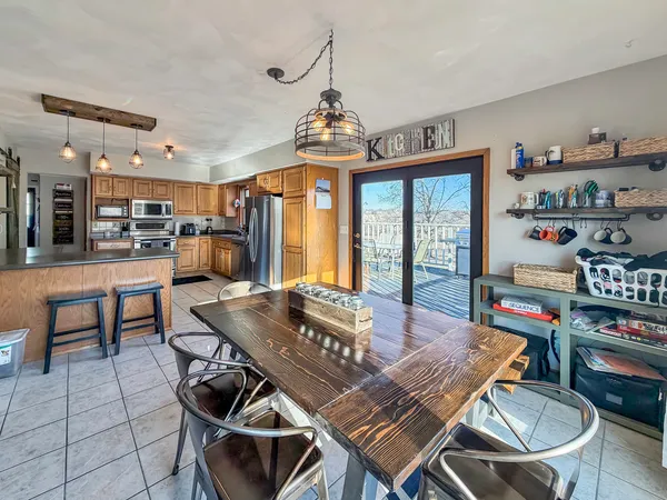 $300,000 | 2584 West Red Oak Road, Freeport, IL 61032