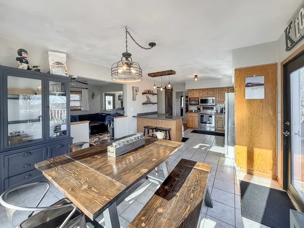 $300,000 | 2584 West Red Oak Road, Freeport, IL 61032