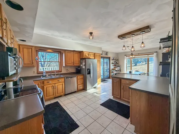 $300,000 | 2584 West Red Oak Road, Freeport, IL 61032