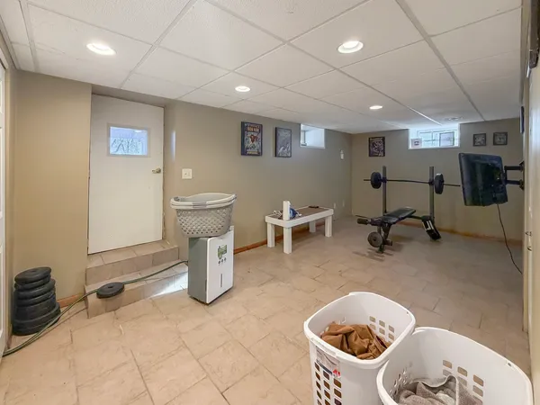 $300,000 | 2584 West Red Oak Road, Freeport, IL 61032