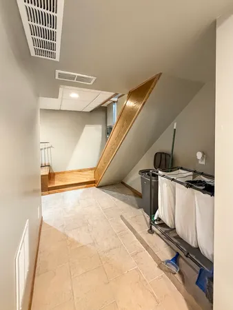 $300,000 | 2584 West Red Oak Road, Freeport, IL 61032