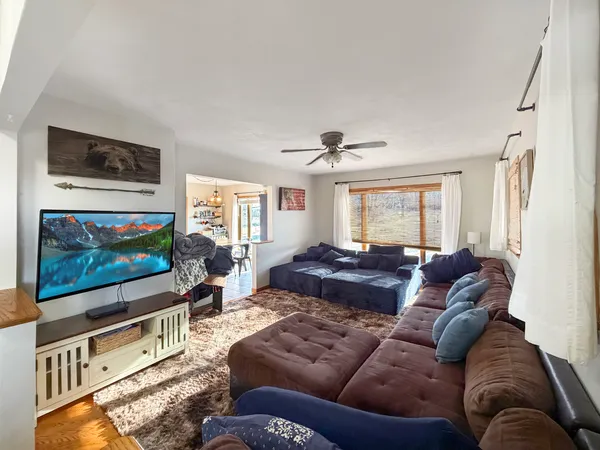 $300,000 | 2584 West Red Oak Road, Freeport, IL 61032