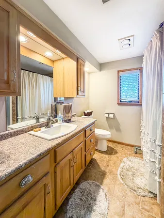 $300,000 | 2584 West Red Oak Road, Freeport, IL 61032