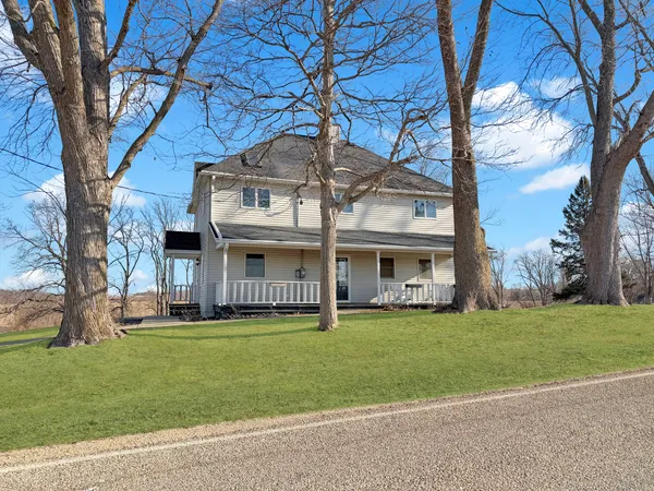 $300,000 | 2584 West Red Oak Road, Freeport, IL 61032