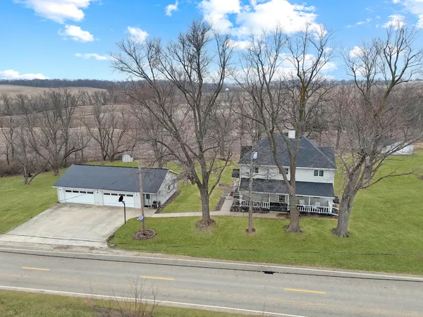 $300,000 | 2584 West Red Oak Road, Freeport, IL 61032