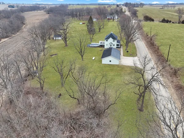 $300,000 | 2584 West Red Oak Road, Freeport, IL 61032