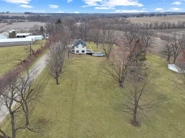 $300,000 | 2584 West Red Oak Road, Freeport, IL 61032