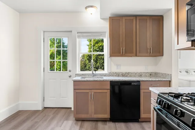 $2,600 | 97 West Street, Unit 2, Whitman, MA 02382