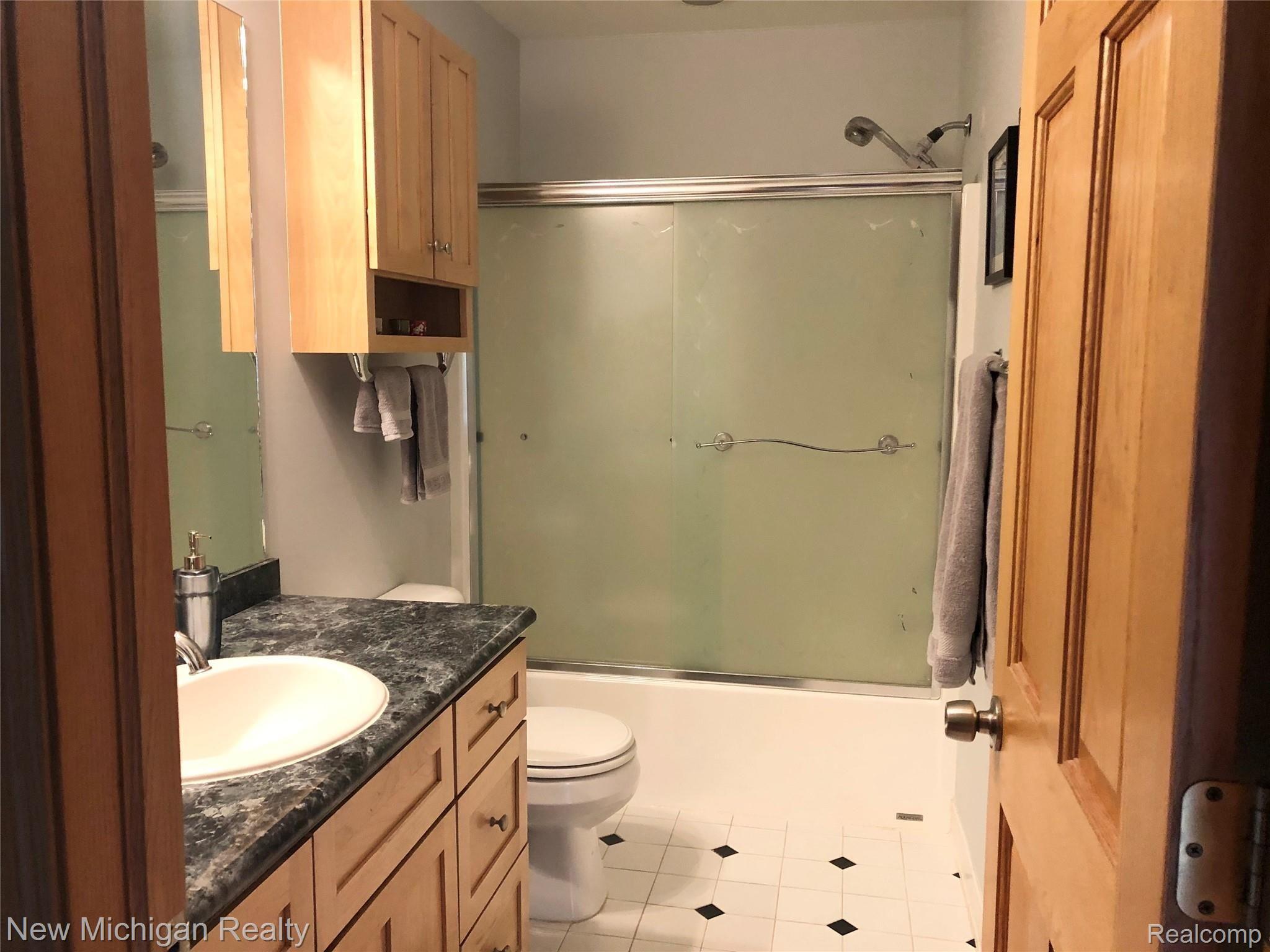 7052 West Ridge Drive Brighton, MI 48116 - Photo 18 of 32 DDEE3ED2-0702-4FD1-997B-CFA3788B267F.jpeg