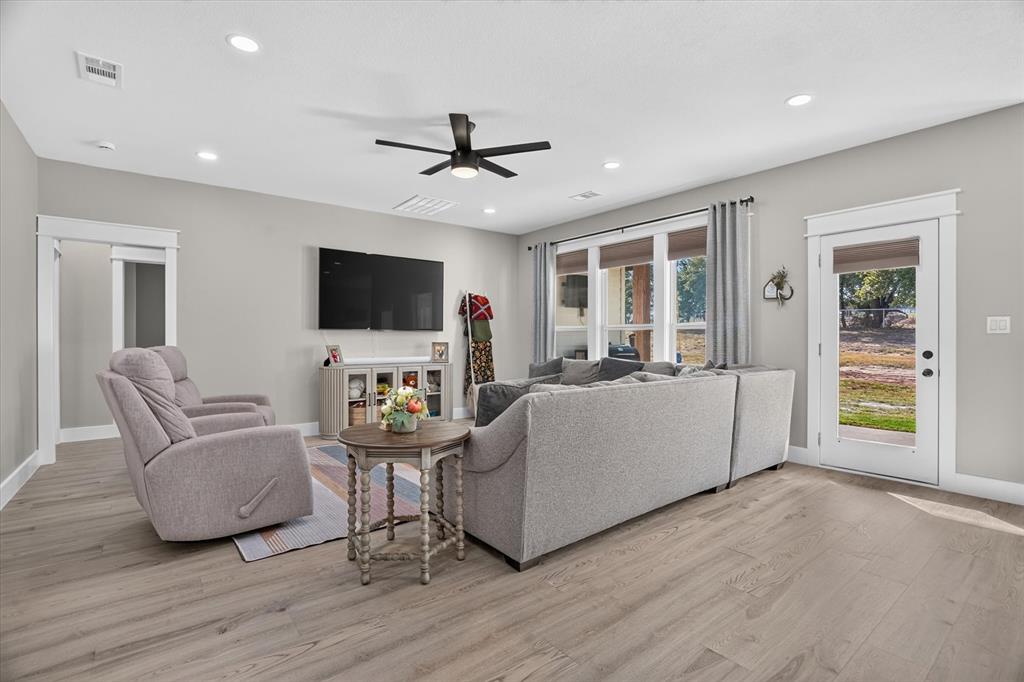 332 Jonny Boy Way Springtown, TX 76082 - Photo 9 of 40 Gallery Image 9