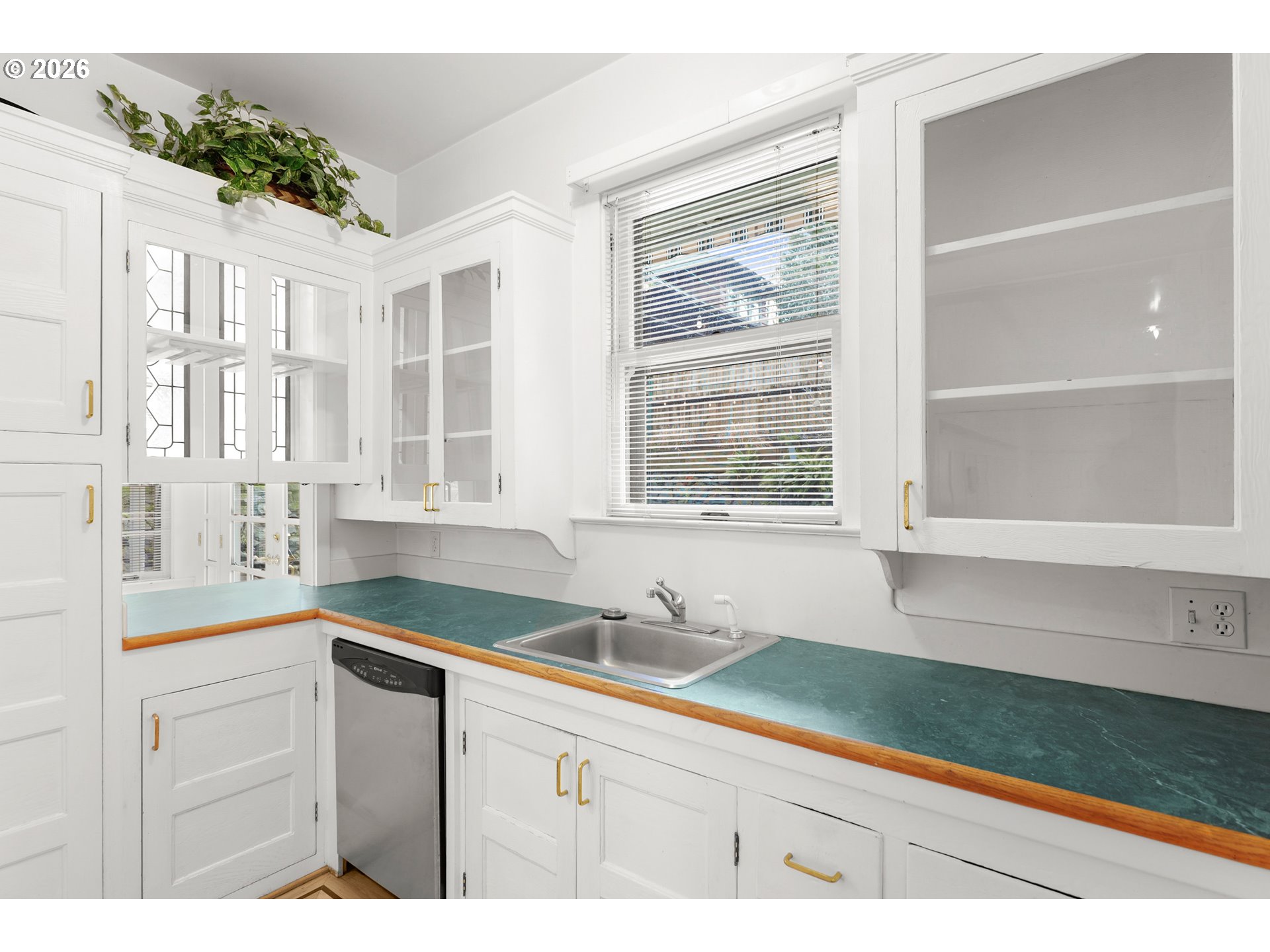 2936 Southeast Taylor Street Portland, OR 97214 - Photo 15 of 27