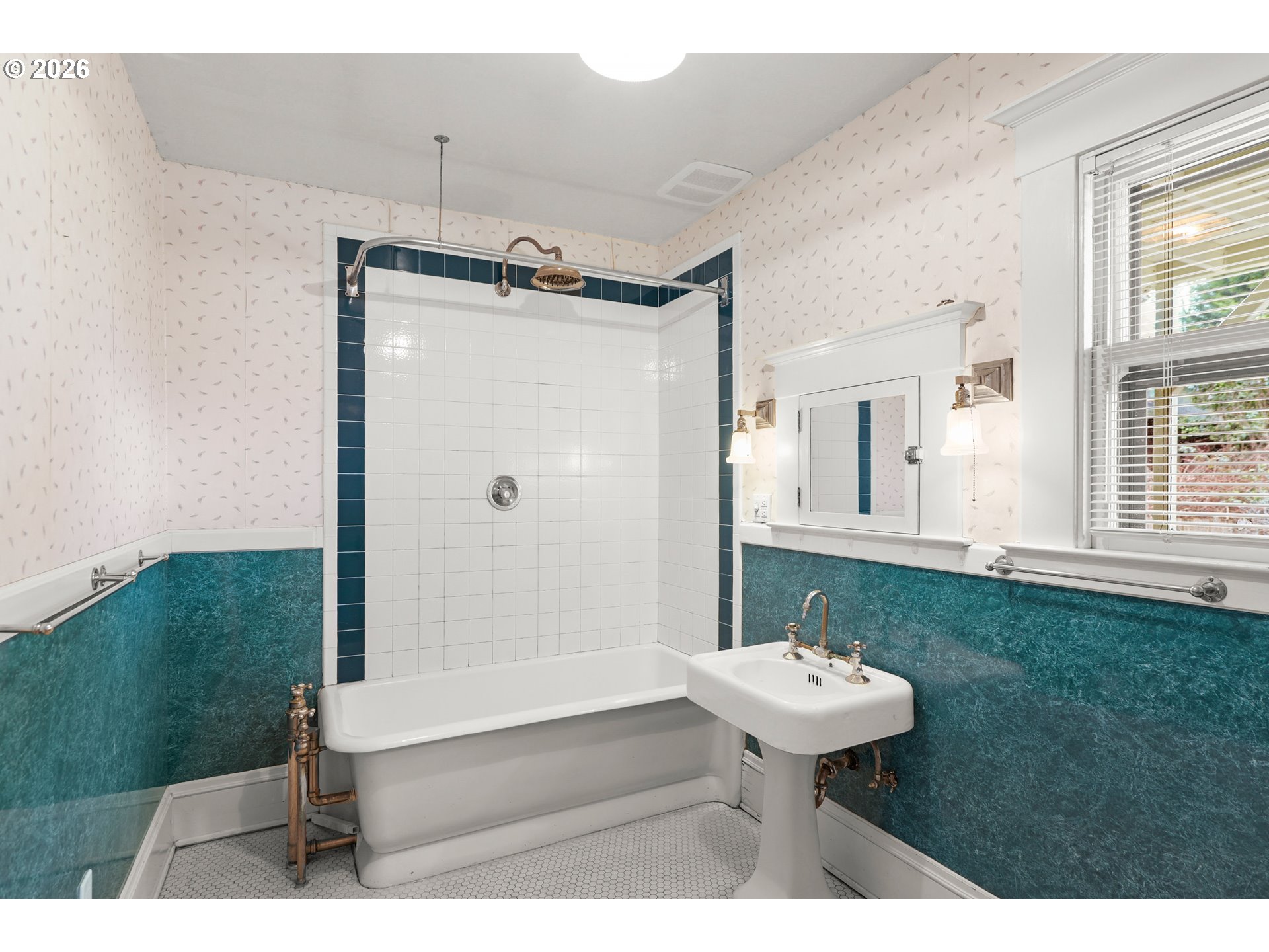 2936 Southeast Taylor Street Portland, OR 97214 - Photo 18 of 27 Bathroom