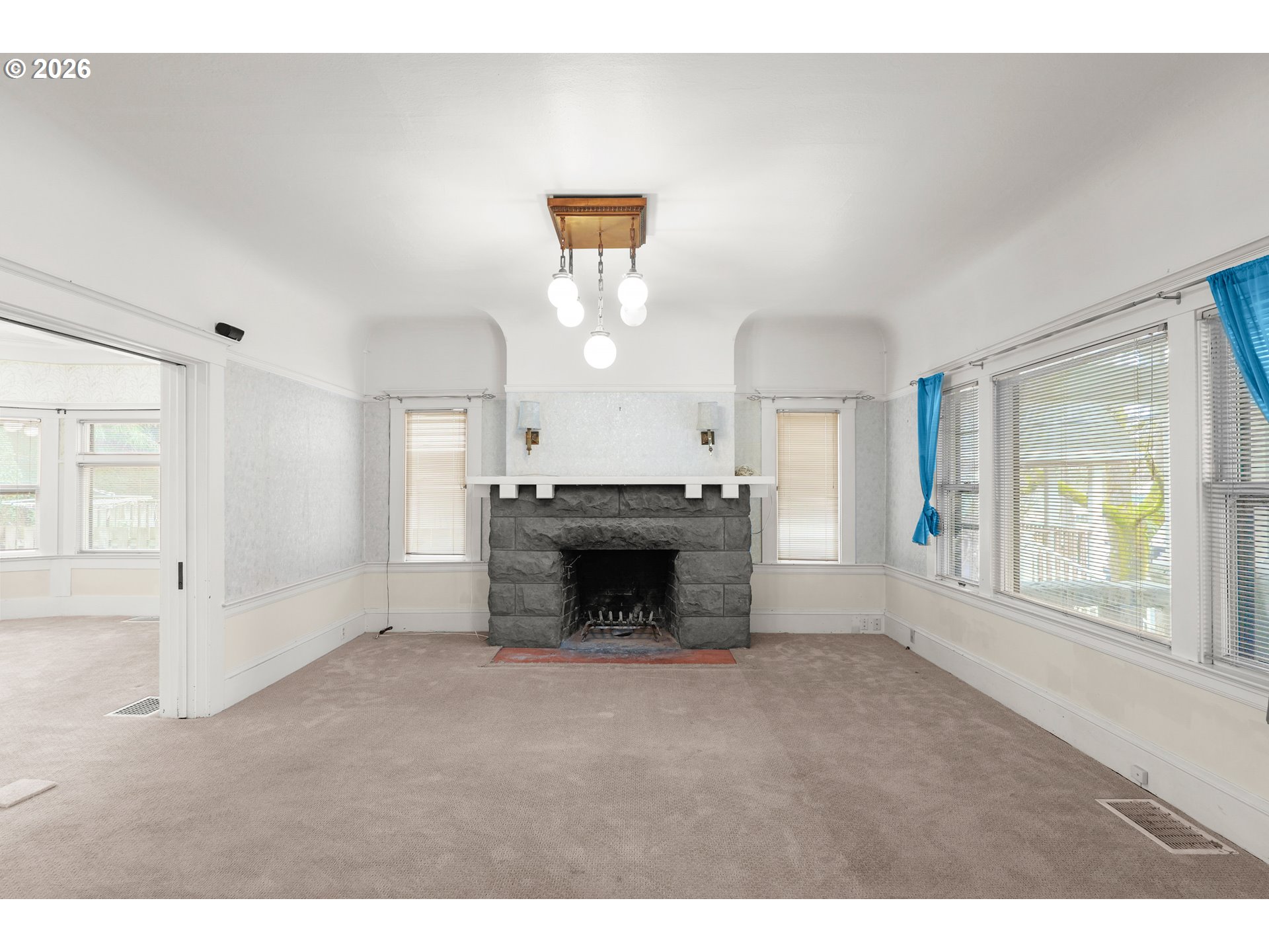 2936 Southeast Taylor Street Portland, OR 97214 - Photo 6 of 27 Living Room