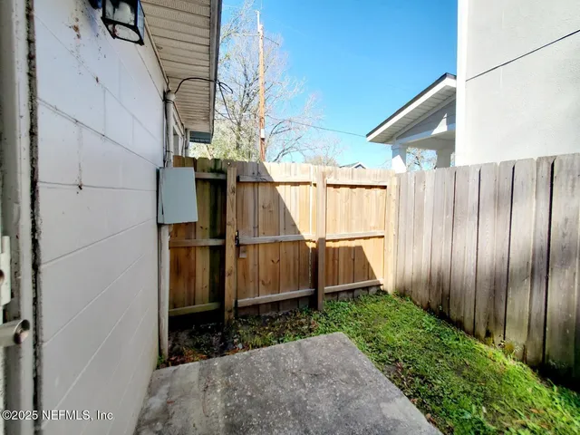 a view of a back yard of the house