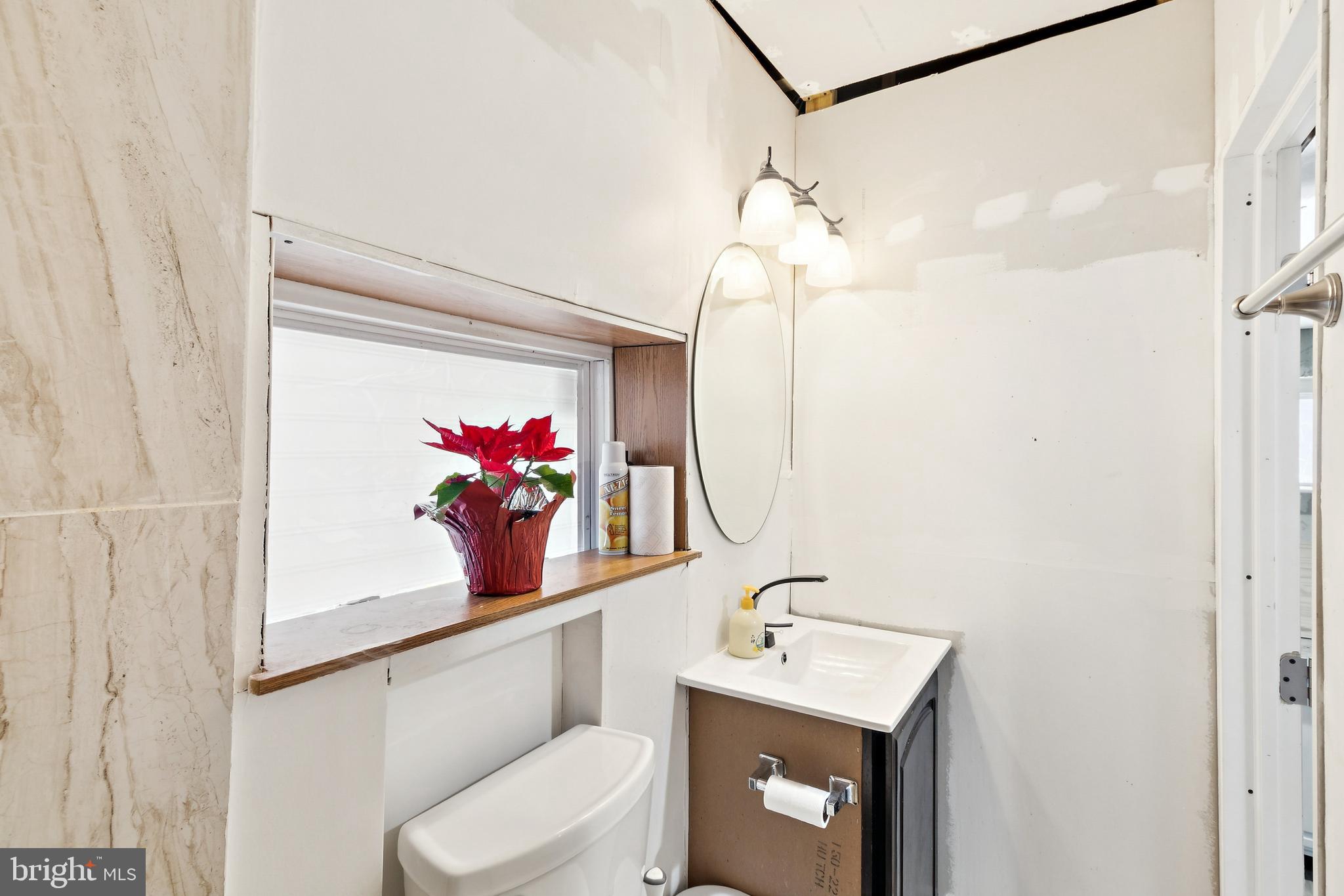 305 Cedar Ridge Drive Oxon Hill, MD 20745 - Photo 13 of 22 a bathroom with a toilet sink and mirror