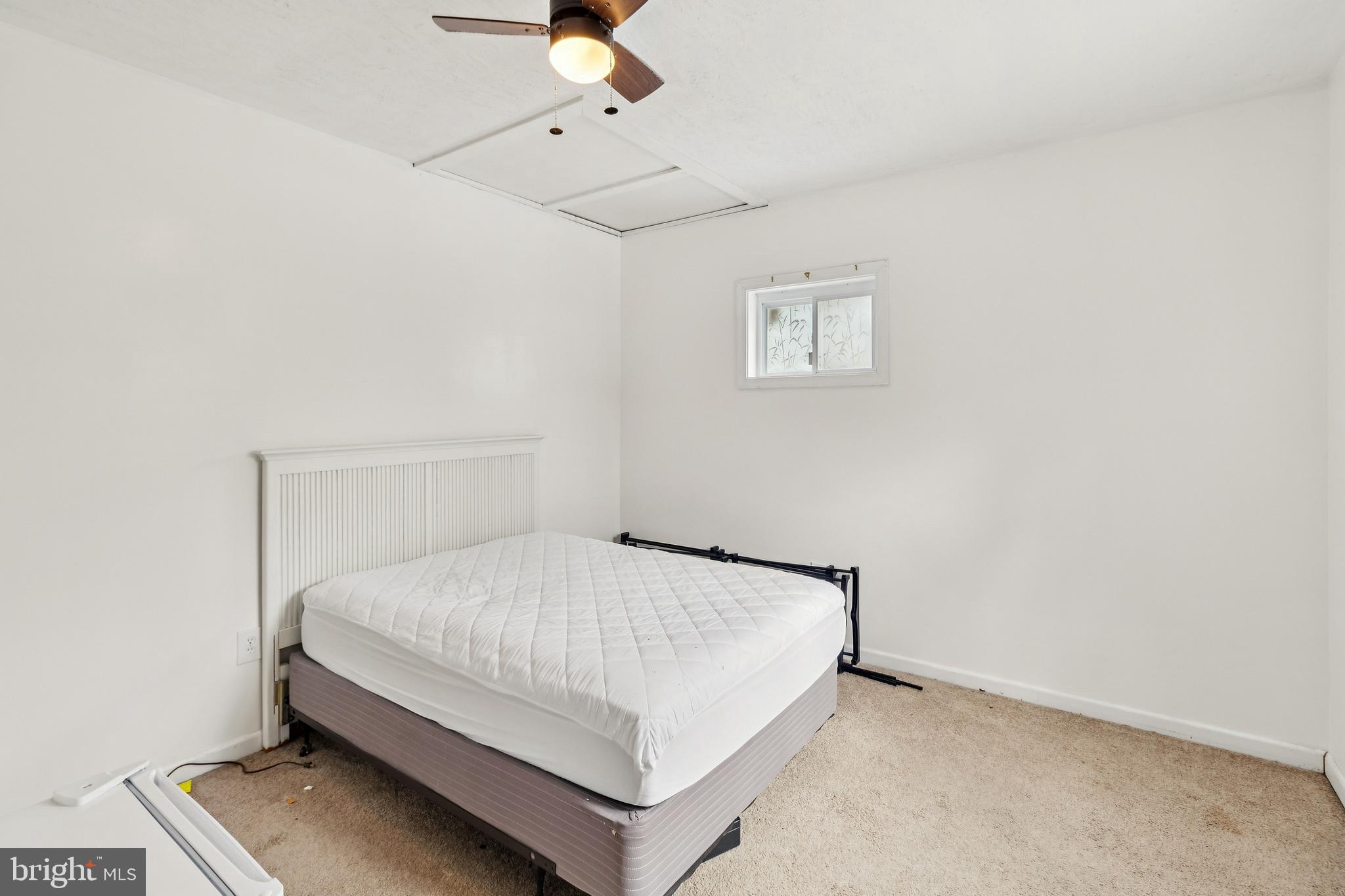 305 Cedar Ridge Drive Oxon Hill, MD 20745 - Photo 14 of 22 a bedroom with a bed and lamp