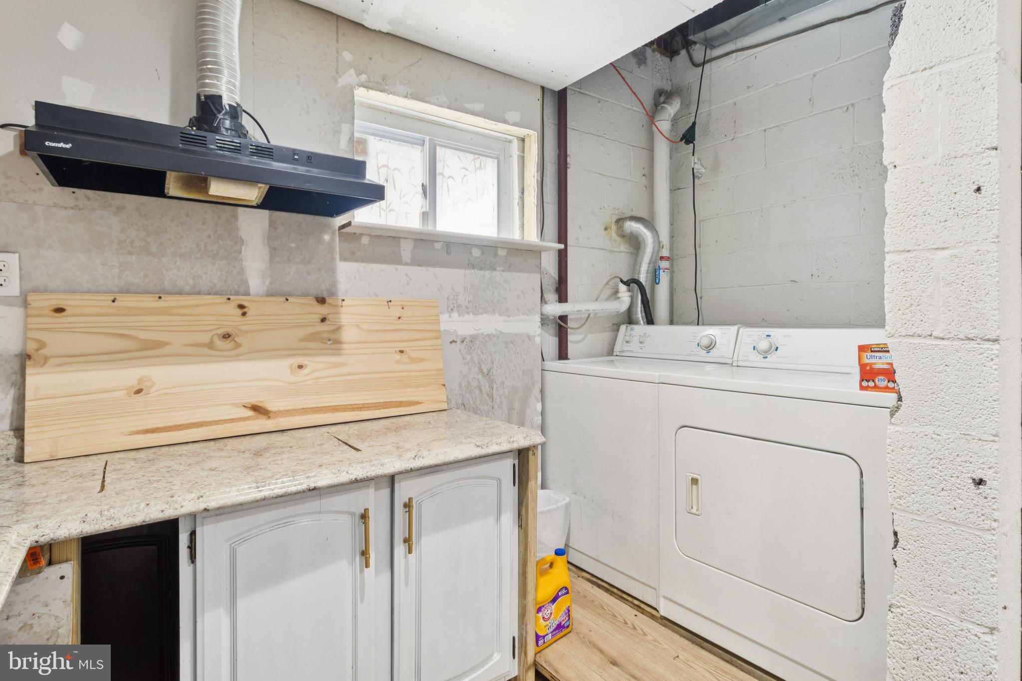 305 Cedar Ridge Drive Oxon Hill, MD 20745 - Photo 19 of 22 a utility room with dryer and washer