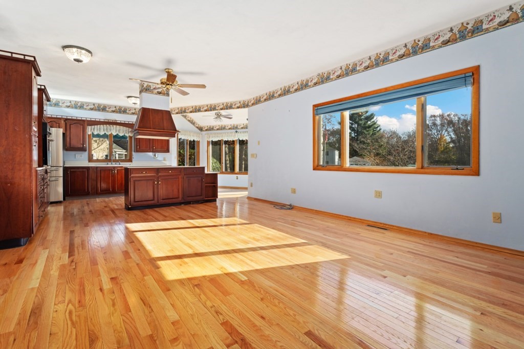 29 Midland Road Lynnfield, MA 01940 - Photo 4 of 33 Gallery Image 4