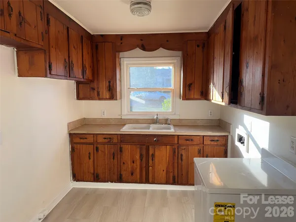 $1,080 | 1520 Effingham Road, Charlotte, NC 28208