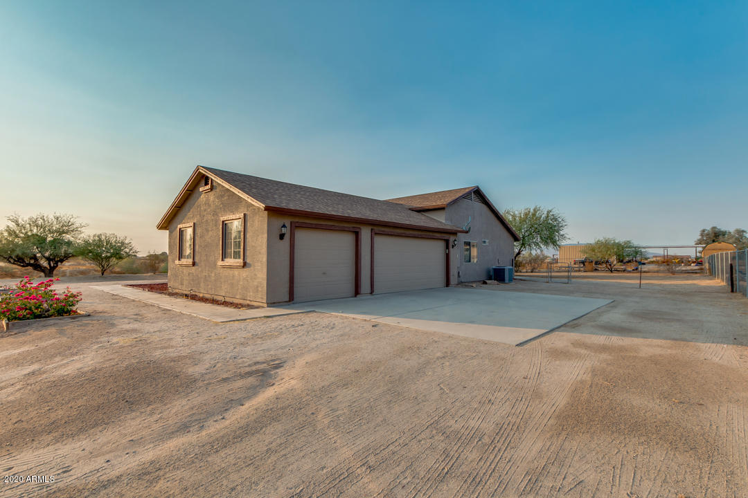 20632 West Cheyenne Road Buckeye, AZ 85326 - Photo 4 of 67 44-Cheyenne