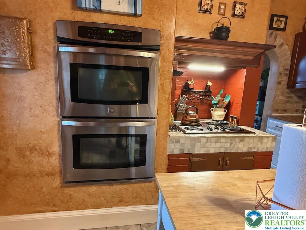 6423 Front Street Bangor, PA 18013 - Photo 20 of 60 a living room with a fireplace and a stove top oven
